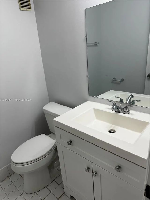 3 of 11 - 13500 Ne 3rd Court #120, North Miami, FL