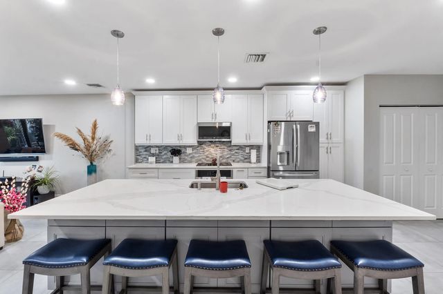 5 of 37 - 2932 Hidden Harbour Court, Dania Beach, FL