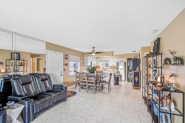 4 of 30 - 191 Se Village Drive #191, Port St. Lucie, FL