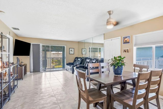 5 of 30 - 191 Se Village Drive #191, Port St. Lucie, FL