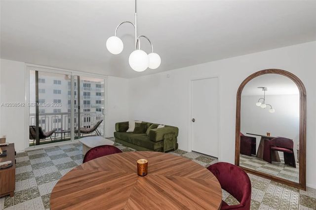 2 of 27 - 401 Ocean Drive #810, Miami Beach, FL