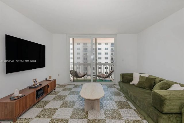 4 of 27 - 401 Ocean Drive #810, Miami Beach, FL