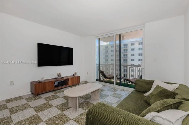 5 of 27 - 401 Ocean Drive #810, Miami Beach, FL