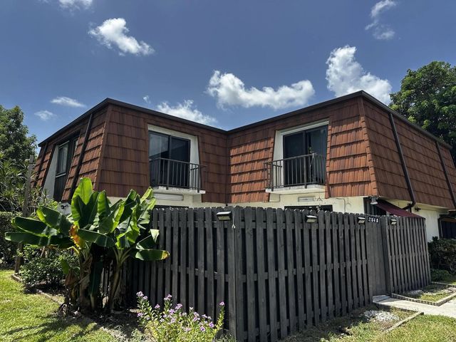 2164 White Pine Circle #b, Greenacres