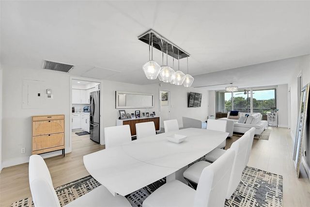 555 Oaks Lane #311, Pompano Beach