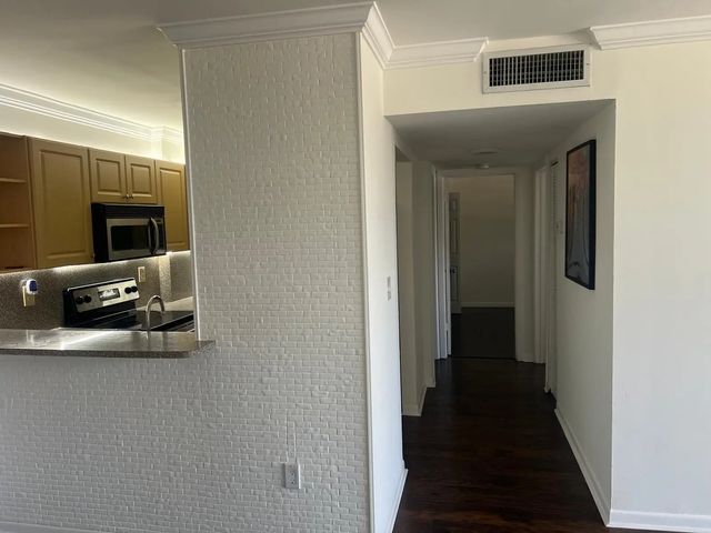 4 of 28 - 8145 Nw 7th Street #208, Miami, FL