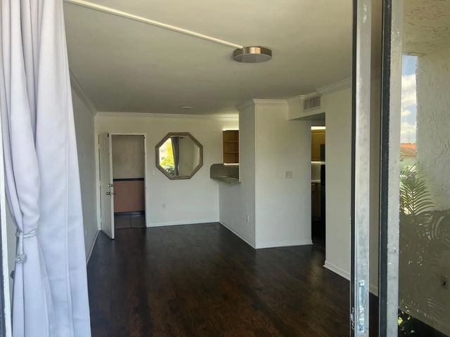 5 of 28 - 8145 Nw 7th Street #208, Miami, FL