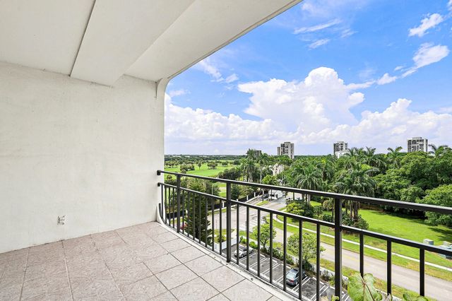 3 of 25 - 1500 Presidential Way #704, West Palm Beach, FL