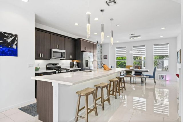 4 of 59 - 2900 Ne 12th Terrace #25, Oakland Park, FL