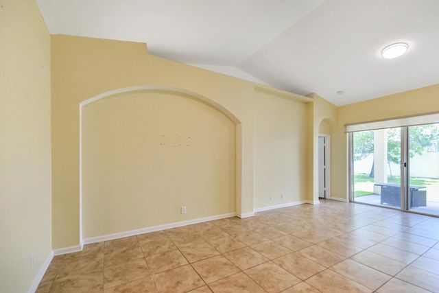 4 of 31 - 5544 Spanish River Road, Fort Pierce, FL
