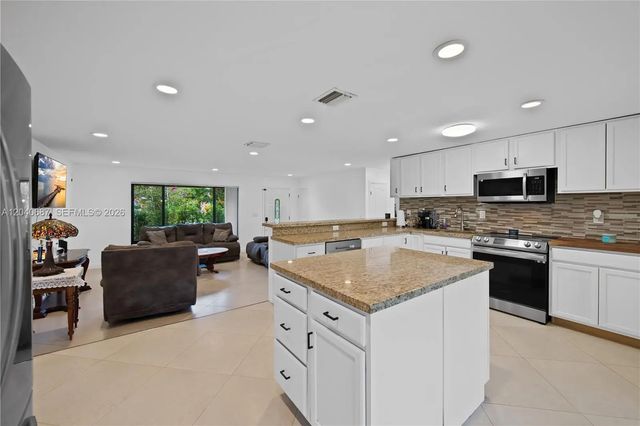 5 of 38 - 6839 Tradewind Way, Lake Worth, FL
