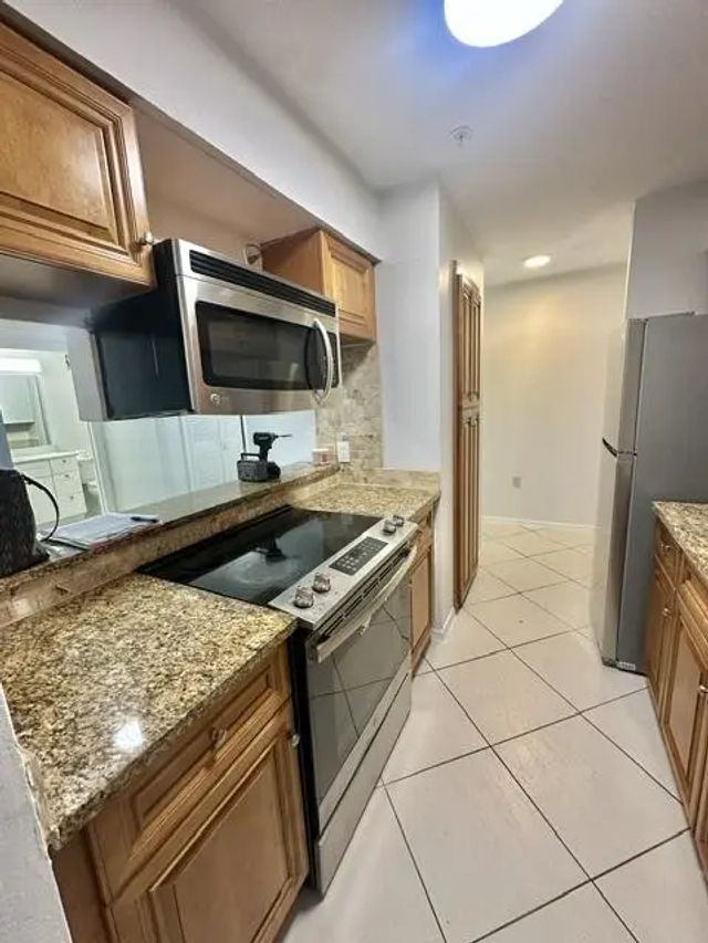 4 of 18 - 2305 N Congress Avenue #11, Boynton Beach, FL