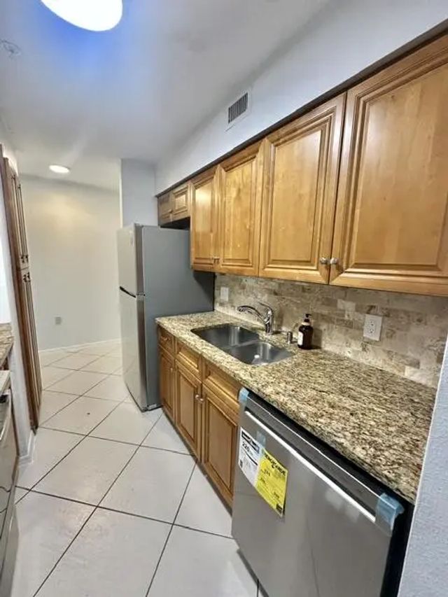 5 of 18 - 2305 N Congress Avenue #11, Boynton Beach, FL