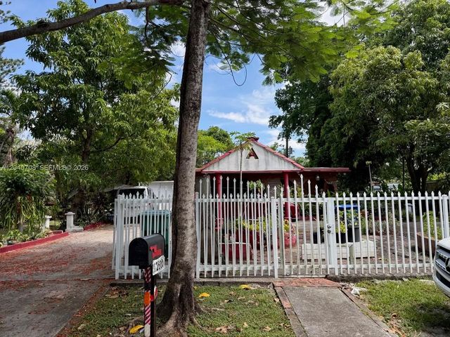 2 of 21 - 12600 Country Club Lane, Miami, FL