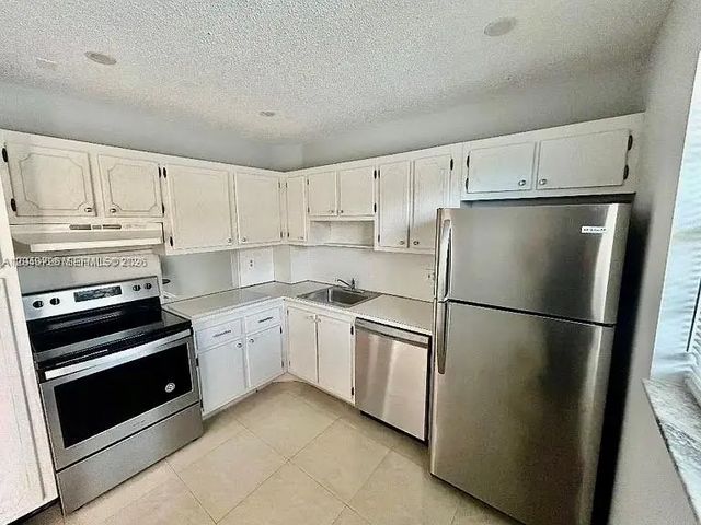 3 of 26 - 100 Berkley Road #210, Hollywood, FL