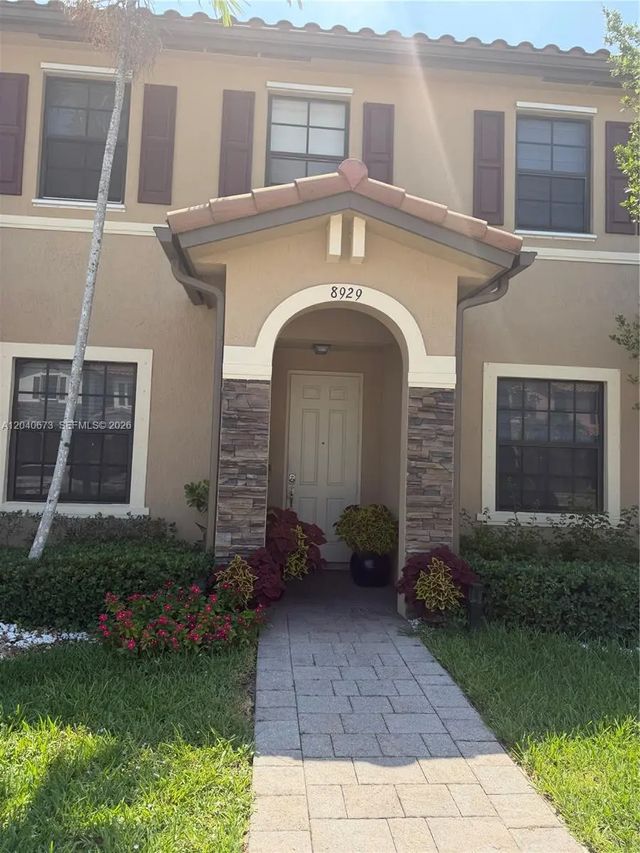 8929 W 35th Way, Hialeah