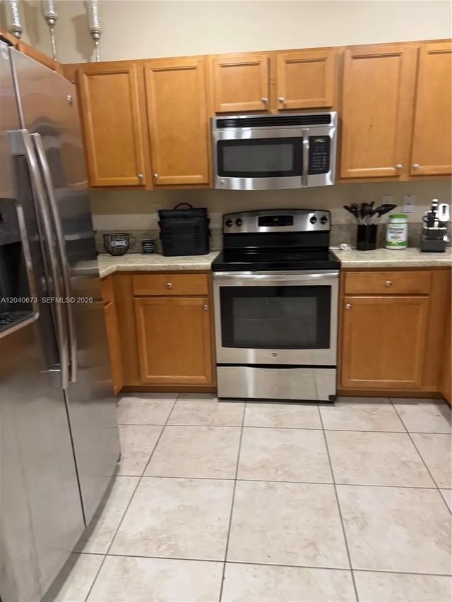 3 of 23 - 8929 W 35th Way, Hialeah, FL