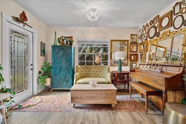 5 of 25 - 953 39th Court, West Palm Beach, FL