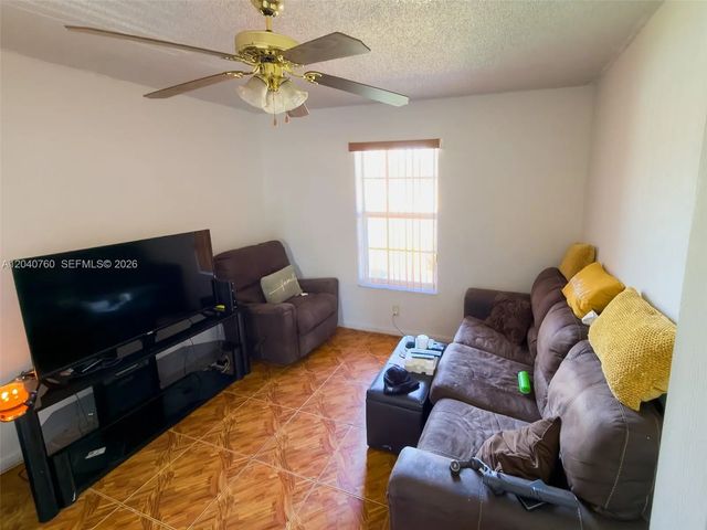 4 of 19 - 19251 Nw 33rd Avenue, Miami Gardens, FL