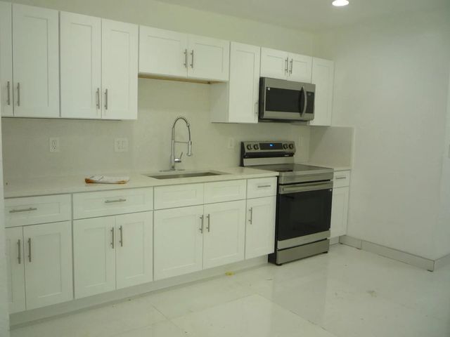 5 of 21 - 2162 Nw 28th Street, Oakland Park, FL