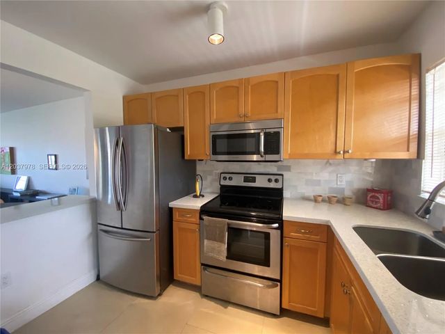 3 of 20 - 8861 Sunrise Lakes Boulevard #311, Sunrise, FL