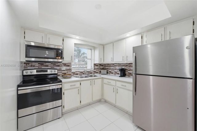 2894 E Crosley Drive E #d, West Palm Beach