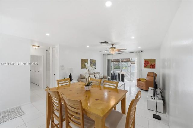 4 of 22 - 2894 E Crosley Drive E #d, West Palm Beach, FL