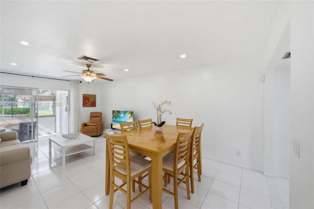 5 of 22 - 2894 E Crosley Drive E #d, West Palm Beach, FL