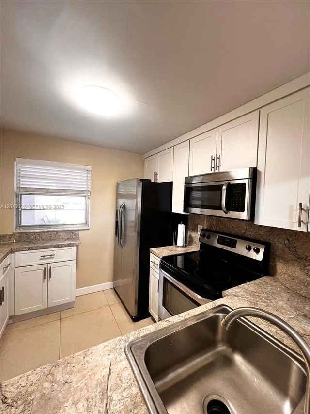 2 of 26 - 9235 Lagoon Place #109, Davie, FL
