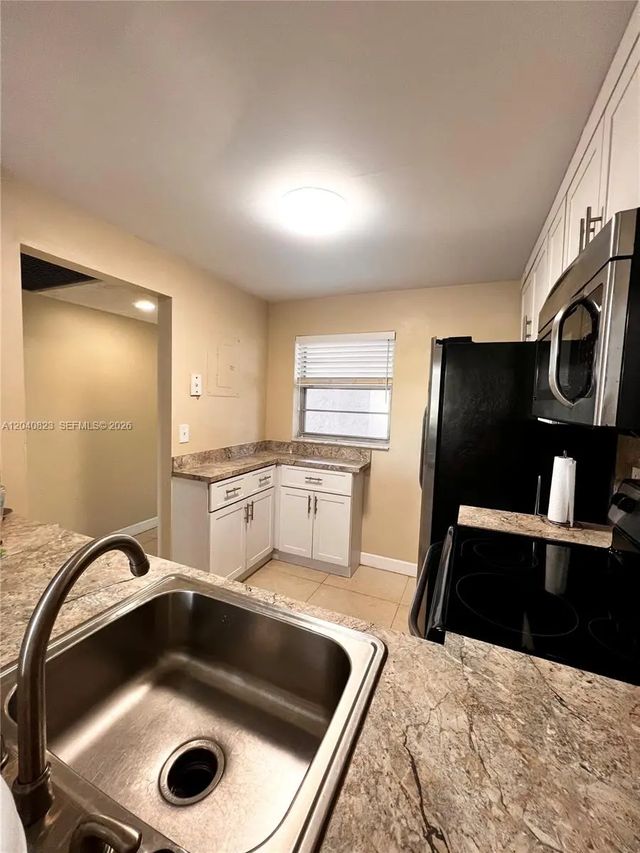 3 of 26 - 9235 Lagoon Place #109, Davie, FL