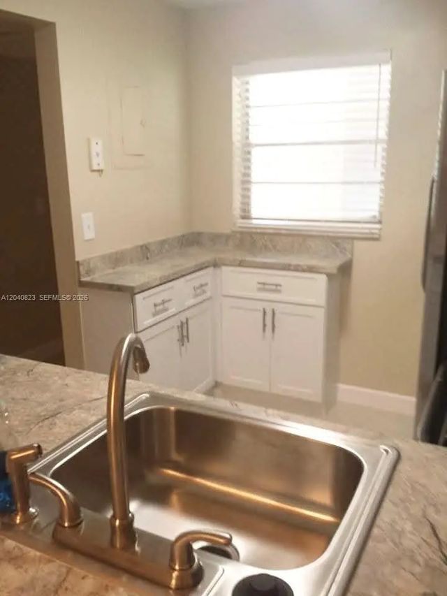 4 of 26 - 9235 Lagoon Place #109, Davie, FL