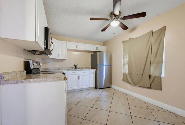 5 of 21 - 1525 W 17th Street, Riviera Beach, FL