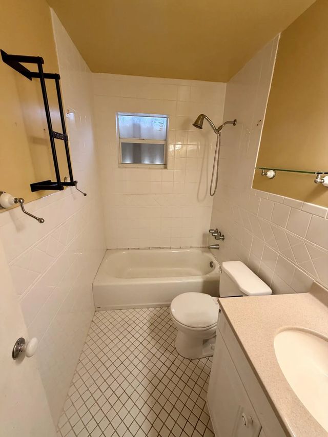 5 of 13 - 1410 N 67th Terrace, Hollywood, FL