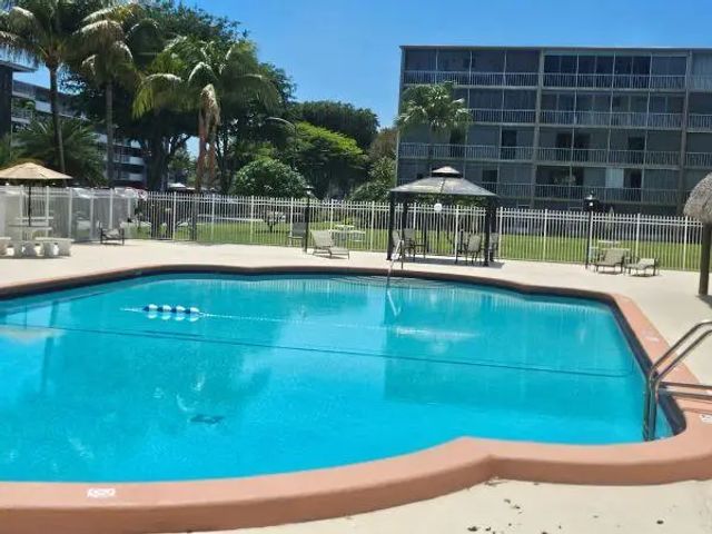 4 of 25 - 4650 Washington Street #504, Hollywood, FL