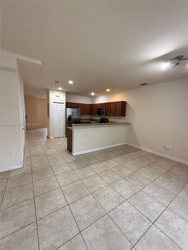 5 of 16 - 8923 W 35th Avenue, Hialeah, FL