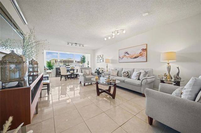 5 of 36 - 8951 Sunrise Lakes Boulevard #301, Sunrise, FL