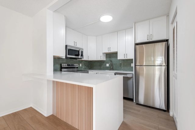 3561 Tall Pine Way #d-2, Greenacres