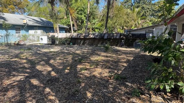 7613 Ne 3rd Avenue, Miami