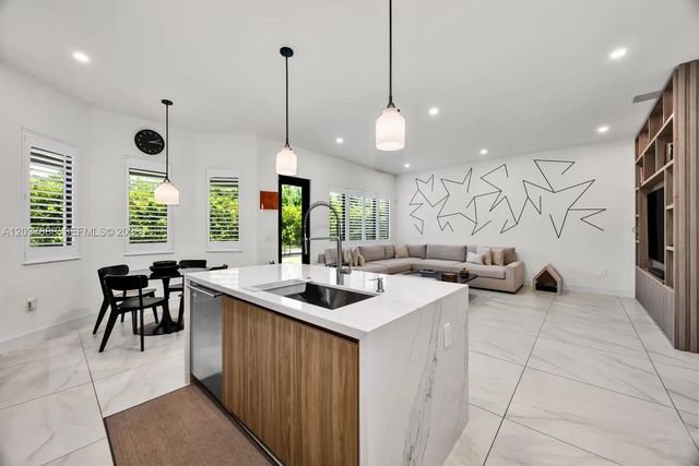 4 of 48 - 12021 Sw 82nd Place, Miami, FL