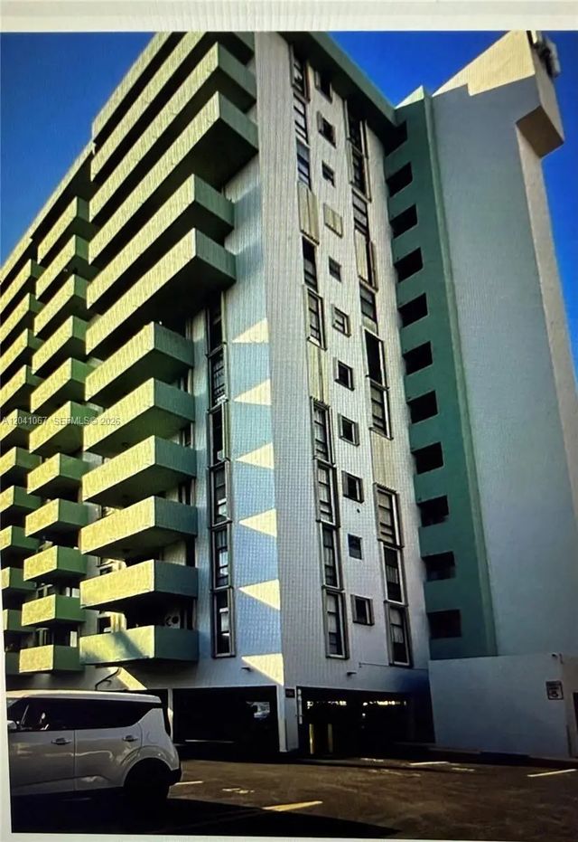 1825 W 44th Place #707, Hialeah