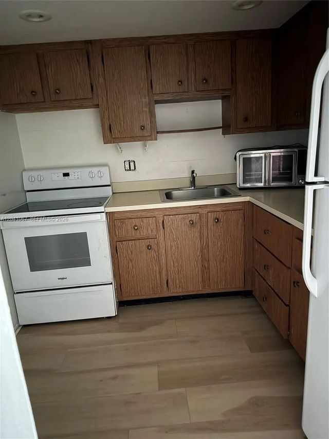 3 of 12 - 1825 W 44th Place #707, Hialeah, FL