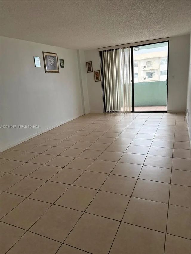 4 of 12 - 1825 W 44th Place #707, Hialeah, FL