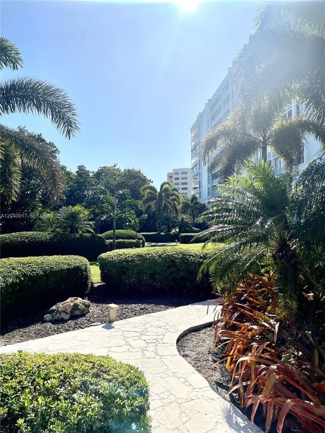 3 of 19 - 607 Ocean Drive #3k, Key Biscayne, FL