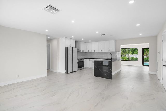 4 of 19 - 707 Sunset Drive, Lake Worth Beach, FL