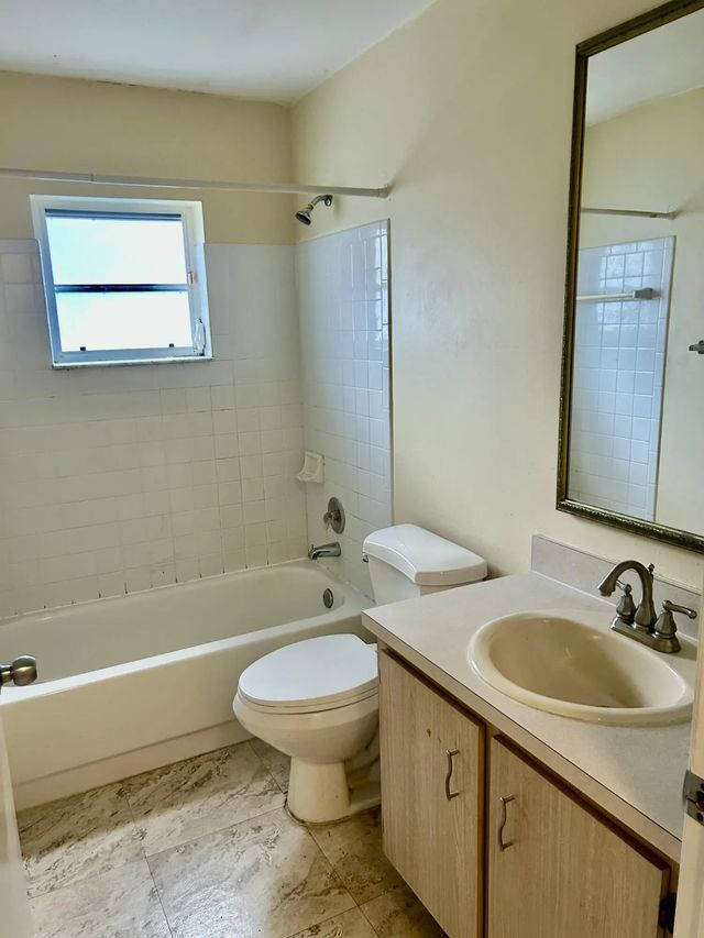 4 of 5 - 5887 Timber Valley Drive, Lake Worth, FL