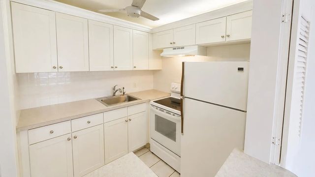4 of 14 - 338 Camden O, West Palm Beach, FL