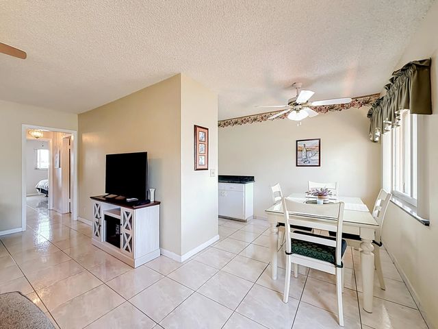 3 of 19 - 1050 Sw 11th Street #l2, Hallandale Beach, FL