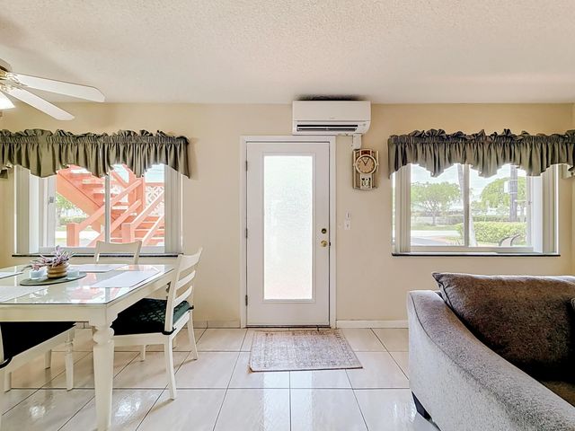 4 of 19 - 1050 Sw 11th Street #l2, Hallandale Beach, FL