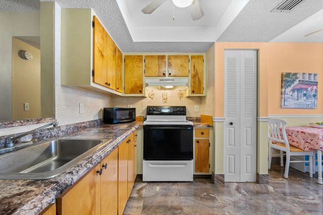 4 of 41 - 10 Willowbrook Lane #108, Delray Beach, FL