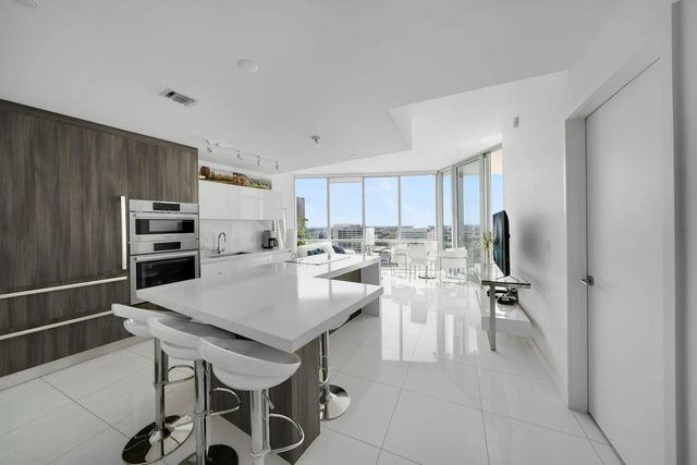 3 of 27 - 851 Ne 1st Avenue #2410, Miami, FL